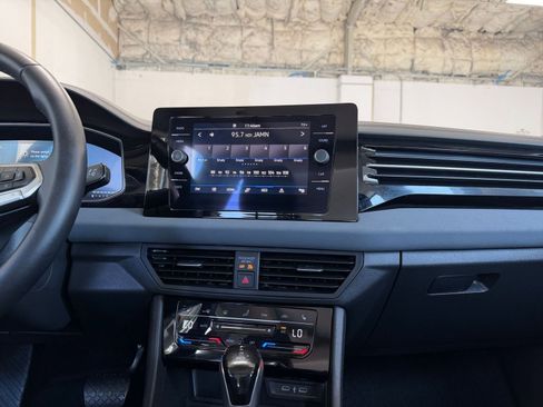 Used 2025 Volkswagen Jetta SE image 18