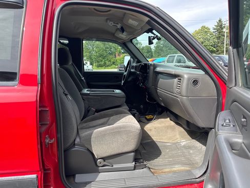 Used 2005 Chevrolet Silverado 2500 LS AWD/4WD image 12