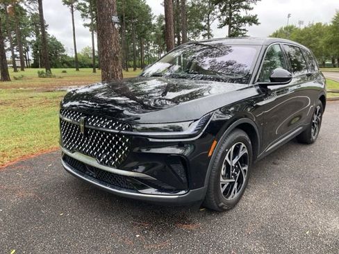 Used 2025 Lincoln Nautilus Premier w/ Equipment Group 102A image 7