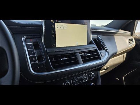 Used 2023 GMC Yukon XL SLT image 16