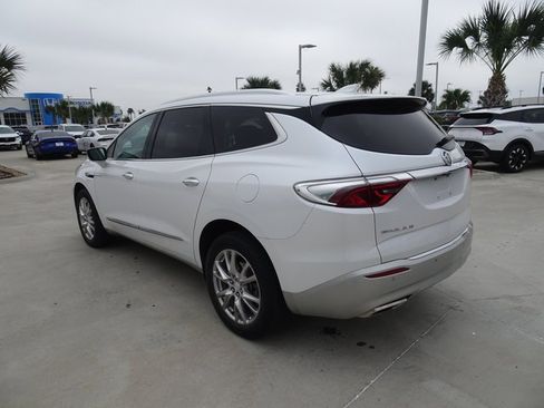 Used 2022 Buick Enclave Premium w/ Experience Buick Package image 6