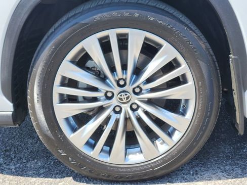 Used 2023 Toyota Highlander Platinum image 8