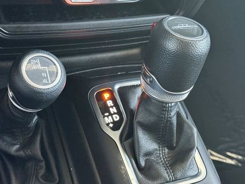Used 2023 Jeep Gladiator Mojave AWD/4WD image 21