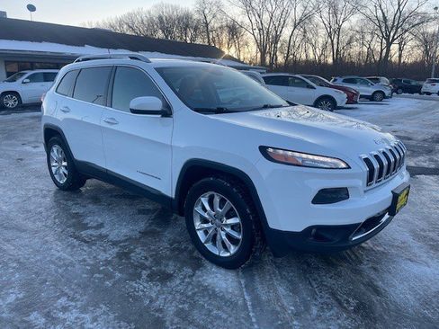 Used 2017 Jeep Cherokee Limited image 5