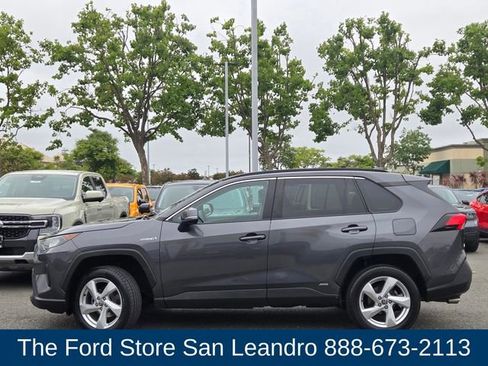 Used 2021 Toyota RAV4 LE AWD/4WD image 5