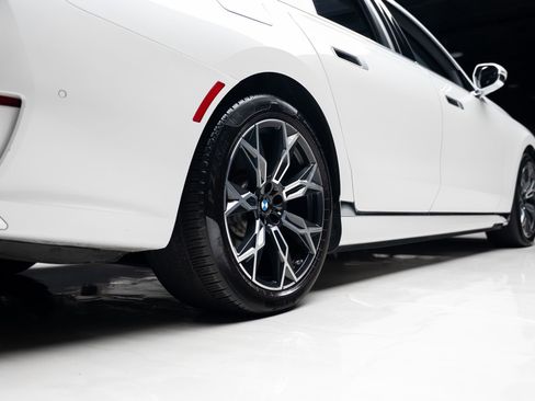 Used 2024 BMW i7 xDrive60 AWD/4WD image 78