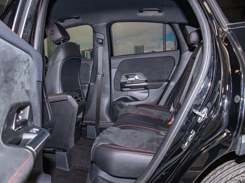 Certified 2021 Mercedes-Benz GLA 250 4MATIC image 22