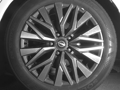 Used 2025 Nissan Altima 2.5 SV FWD image 14