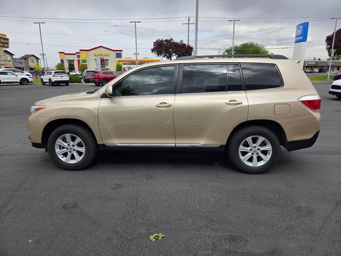 Used 2013 Toyota Highlander FWD image 6