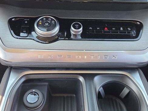 New 2026 Ford Expedition Platinum w/ Driver's Package AWD/4WD image 19