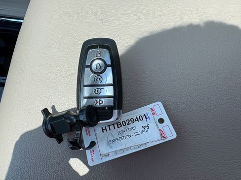 Used 2024 Ford Expedition Max Limited RWD image 38