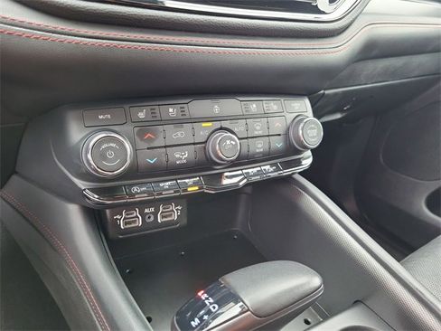 Used 2024 Dodge Durango GT image 17