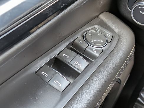 Certified 2025 Chevrolet Tahoe Premier RWD image 38