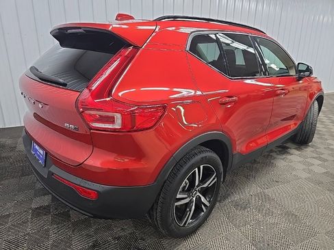 Used 2024 Volvo XC40 B5 Core image 10
