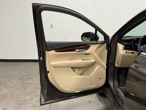 Used 2019 Cadillac XT5 Luxury FWD image 13
