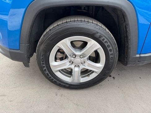 Used 2023 Jeep Compass Latitude image 9