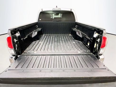 Used 2022 Toyota Tacoma TRD Off-Road image 23