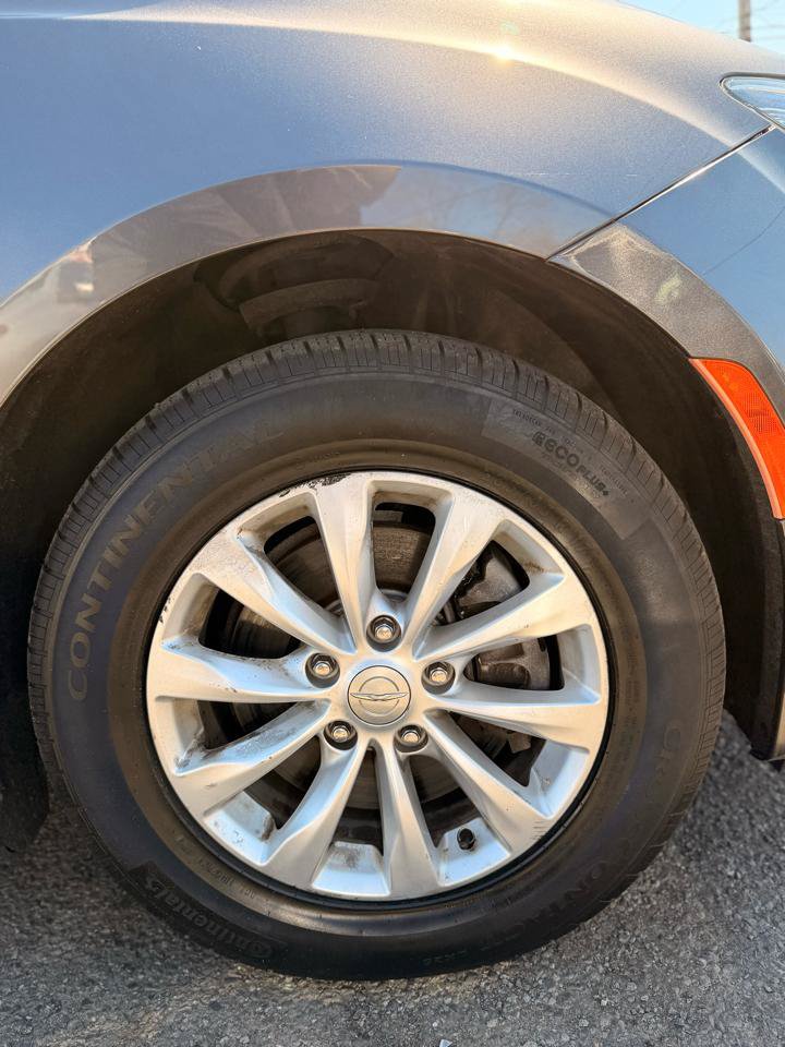 Used 2019 Chrysler Pacifica Touring-L FWD image 28