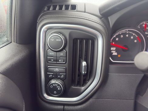 Used 2022 Chevrolet Silverado 1500 LT image 22