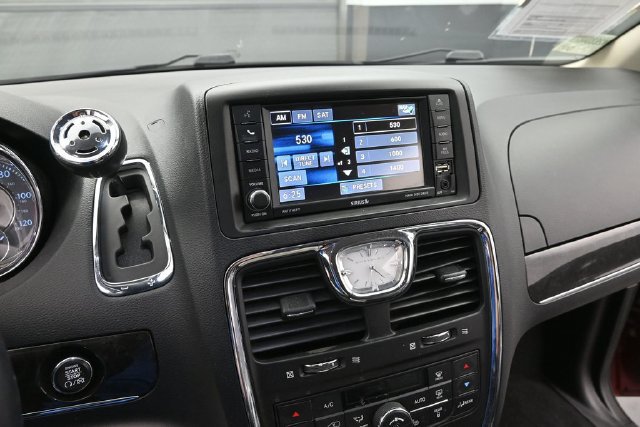 Used 2016 Chrysler Town & Country Touring w/ Driver Convenience Group FWD image 32