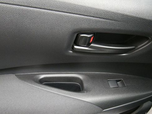 Used 2025 Toyota Corolla LE FWD image 21