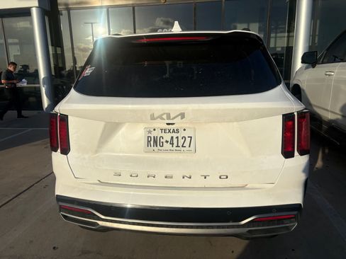 Used 2022 Kia Sorento S FWD image 5
