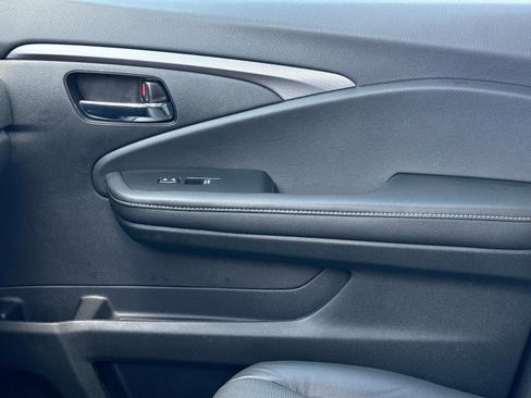 Certified 2025 Honda Ridgeline RTL image 23