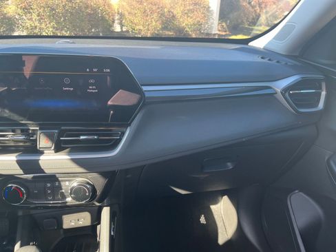 Used 2025 Chevrolet TrailBlazer LT image 30