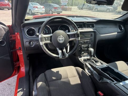 Used 2013 Ford Mustang Convertible RWD image 19