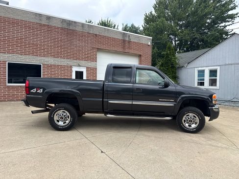 Used 2005 GMC Sierra 2500 SLE w/ Snow Plow Prep Package AWD/4WD image 4
