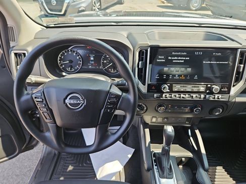 Used 2025 Nissan Frontier SV AWD/4WD image 22