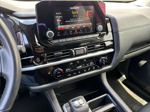 Used 2025 Nissan Pathfinder SV AWD/4WD image 17