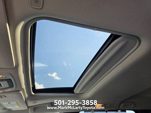 Used 2025 Toyota Sienna XLE FWD image 9