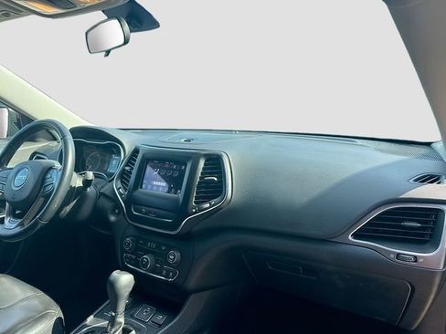 Used 2020 Jeep Cherokee Latitude Plus AWD/4WD image 18