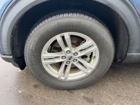 Used 2020 Ford Explorer XLT w/ Equipment Group 202A image 9