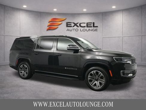 Used 2024 Jeep Wagoneer L Series II w/ Flexible Seating Group AWD/4WD image 11