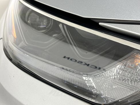 Used 2023 Toyota Highlander LE image 9