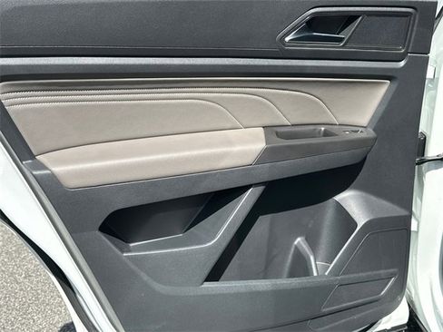 Used 2022 Volkswagen Atlas SE image 12