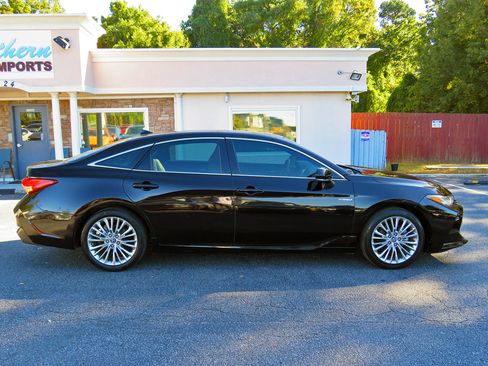 Used 2019 Toyota Avalon Limited image 6