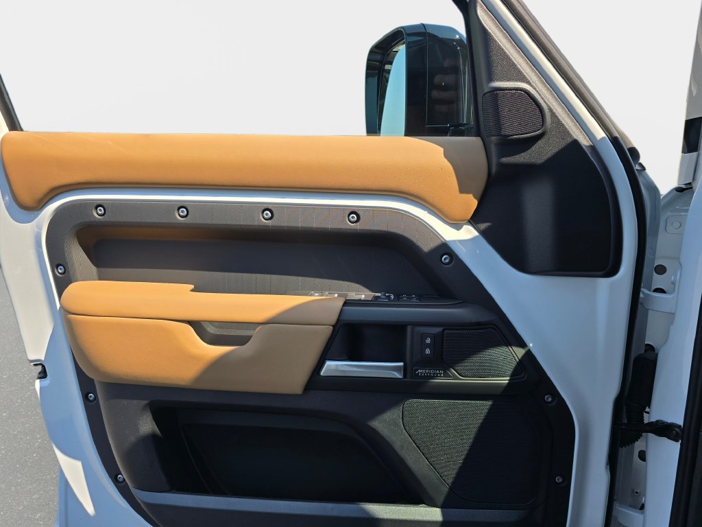 New 2026 Land Rover Defender 110 X-Dynamic SE AWD/4WD image 28
