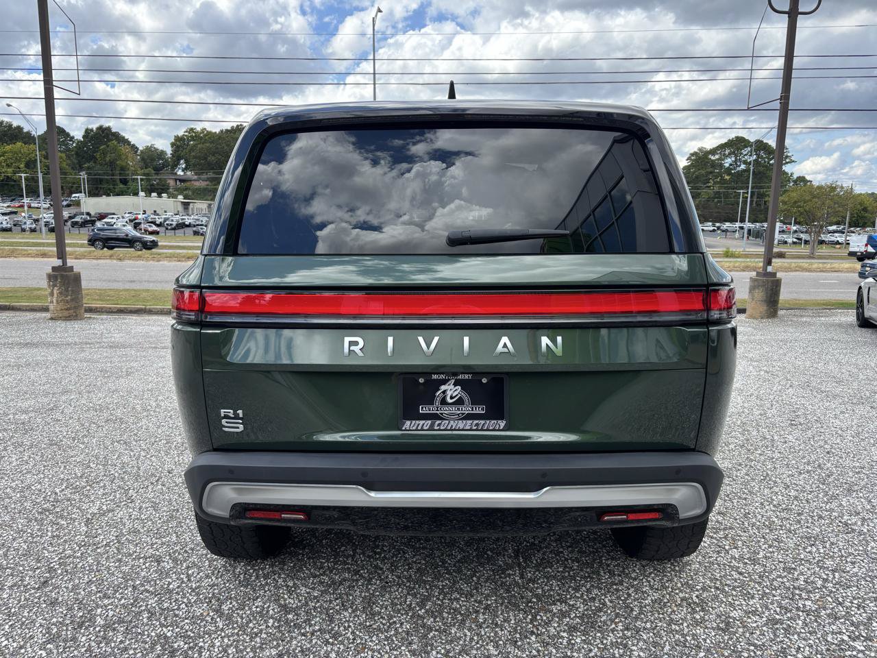 Used 2025 Rivian R1S Adventure Dual AWD/4WD image 4
