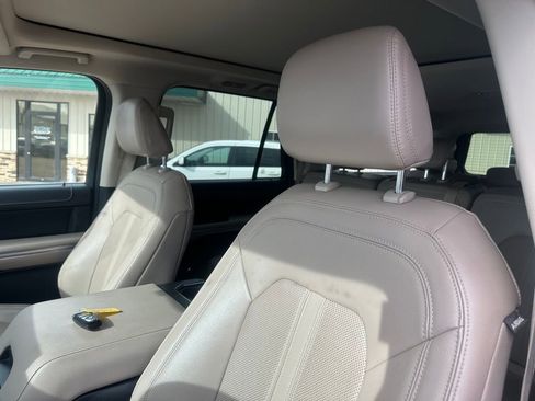 Used 2023 Ford Expedition Max Limited image 3