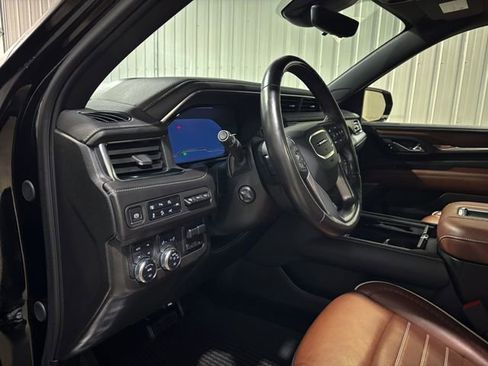 Used 2024 GMC Yukon XL Denali Ultimate AWD/4WD image 12