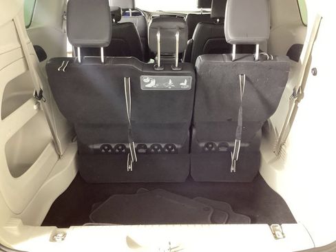 Used 2017 Chrysler Pacifica Touring-L FWD image 32