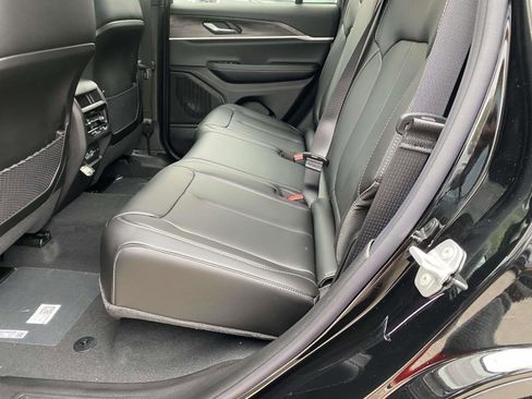 New 2025 Jeep Grand Cherokee Limited w/ Trailer Tow Package image 12