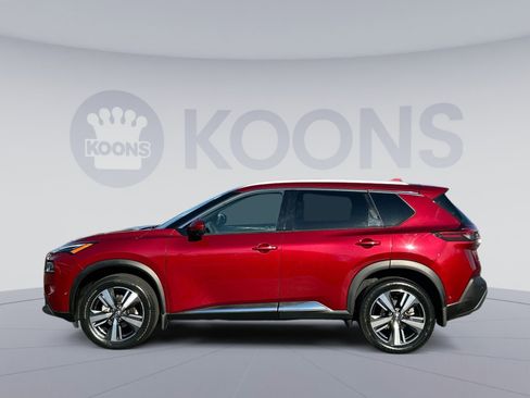 Used 2021 Nissan Rogue Platinum image 2