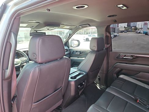 Used 2025 Chevrolet Suburban RST AWD/4WD image 9