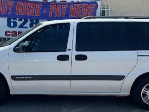 Used 2005 Chevrolet Venture LS w/ Easy Order Package FWD image 11