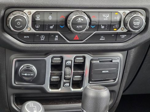 New 2025 Jeep Gladiator Sport image 29