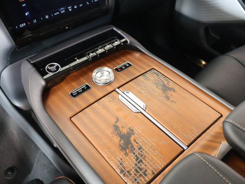 New 2026 Lincoln Navigator L Black Label AWD/4WD image 8